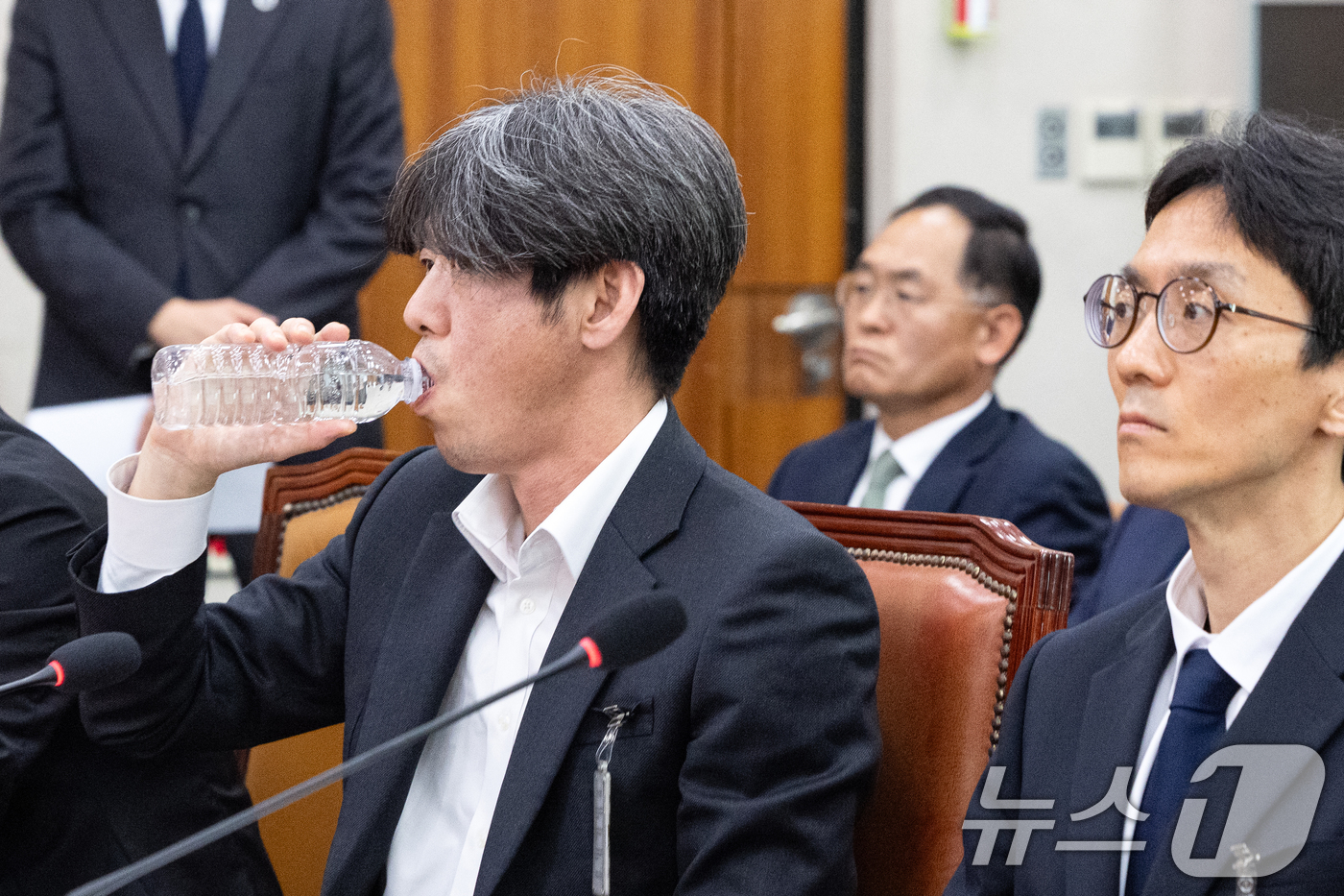 (서울=뉴스1) 이승배 기자 = 16일 서울 여의도 국회에서 열린 윤석열 정권 정치검찰 조작기소 의혹 사건 진상규명 국정조사특별위원회 대장동·김용 전 민주연구원 부원장·위례신도시 …