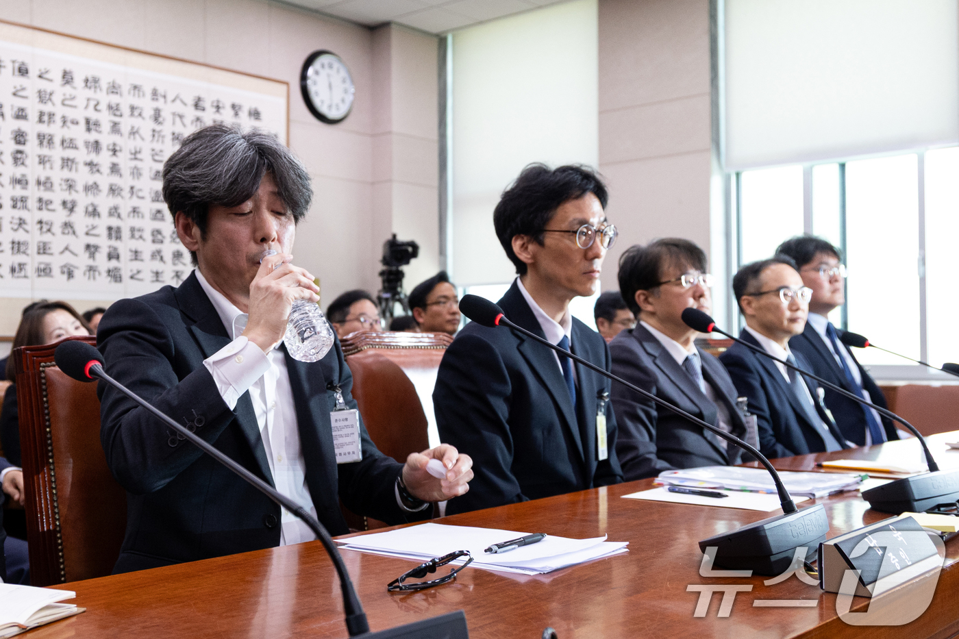 (서울=뉴스1) 이승배 기자 = 16일 서울 여의도 국회에서 열린 윤석열 정권 정치검찰 조작기소 의혹 사건 진상규명 국정조사특별위원회 대장동·김용 전 민주연구원 부원장·위례신도시 …