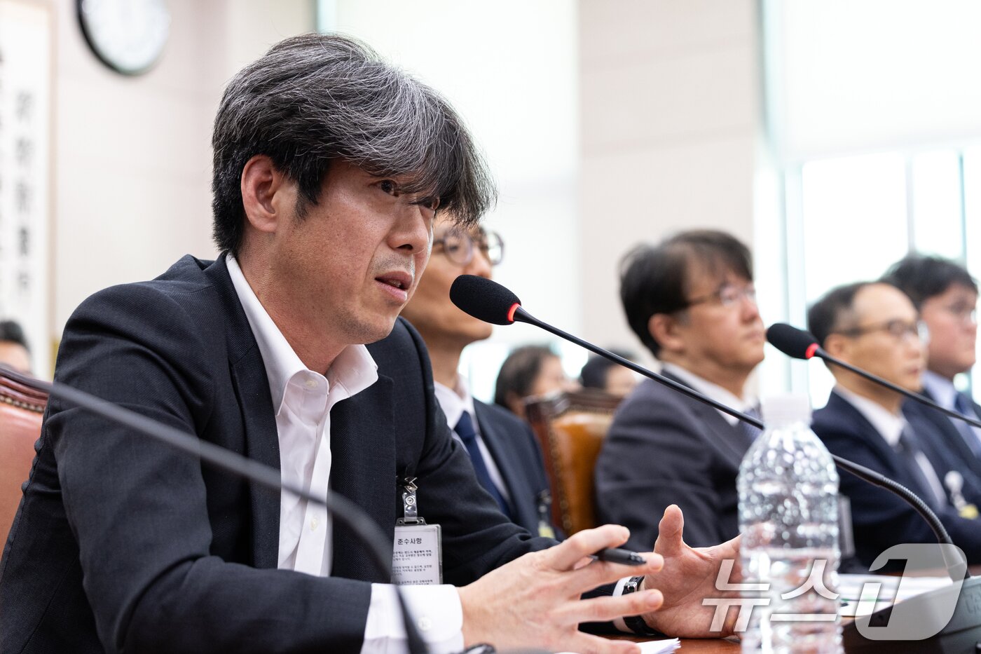 본문 이미지 - 16일 서울 여의도 국회에서 열린 윤석열 정권 정치검찰 조작기소 의혹 사건 진상규명 국정조사특별위원회 대장동·김용 전 민주연구원 부원장·위례신도시 조작기소 의혹 사건 청문회에 증인으로 출석한 대장동 개발업자 남욱이 의원 질의에 답변하고 있다. 2026.4.16 ⓒ 뉴스1 이승배 기자