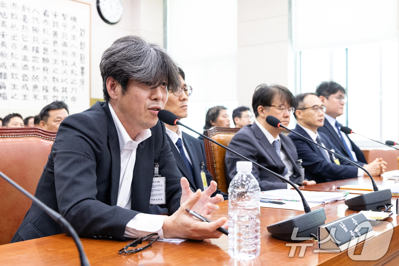 (서울=뉴스1) 이승배 기자 = 16일 서울 여의도 국회에서 열린 윤석열 정권 정치검찰 조작기소 의혹 사건 진상규명 국정조사특별위원회 대장동·김용 전 민주연구원 부원장·위례신도시 …