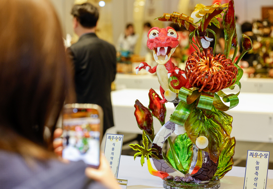 '정교한 베이커리 공예 작품'