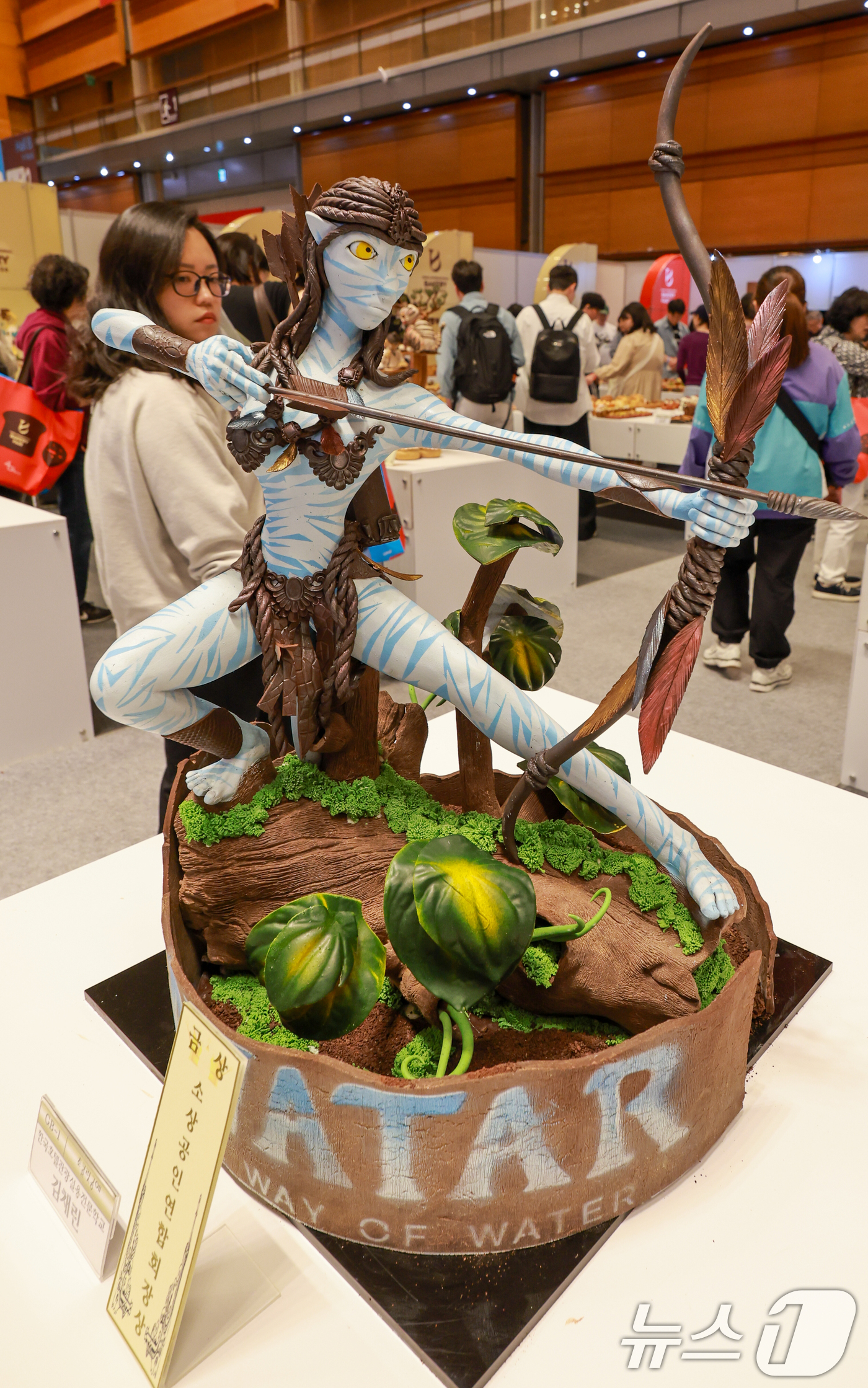 (서울=뉴스1) 안은나 기자 = 16일 서울 강남구 코엑스에서 열린 2026 한국국제베이커리페어에 베이커리 공예 작품이 진열돼 있다.제과·제빵 업계의 최신 기술과 트렌드를 확인할 …