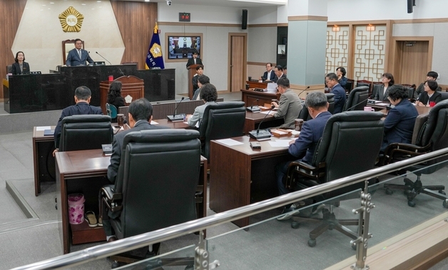 괴산군의회, LPG 저장용기 안전검사 비용 지원 조례안 등 심의