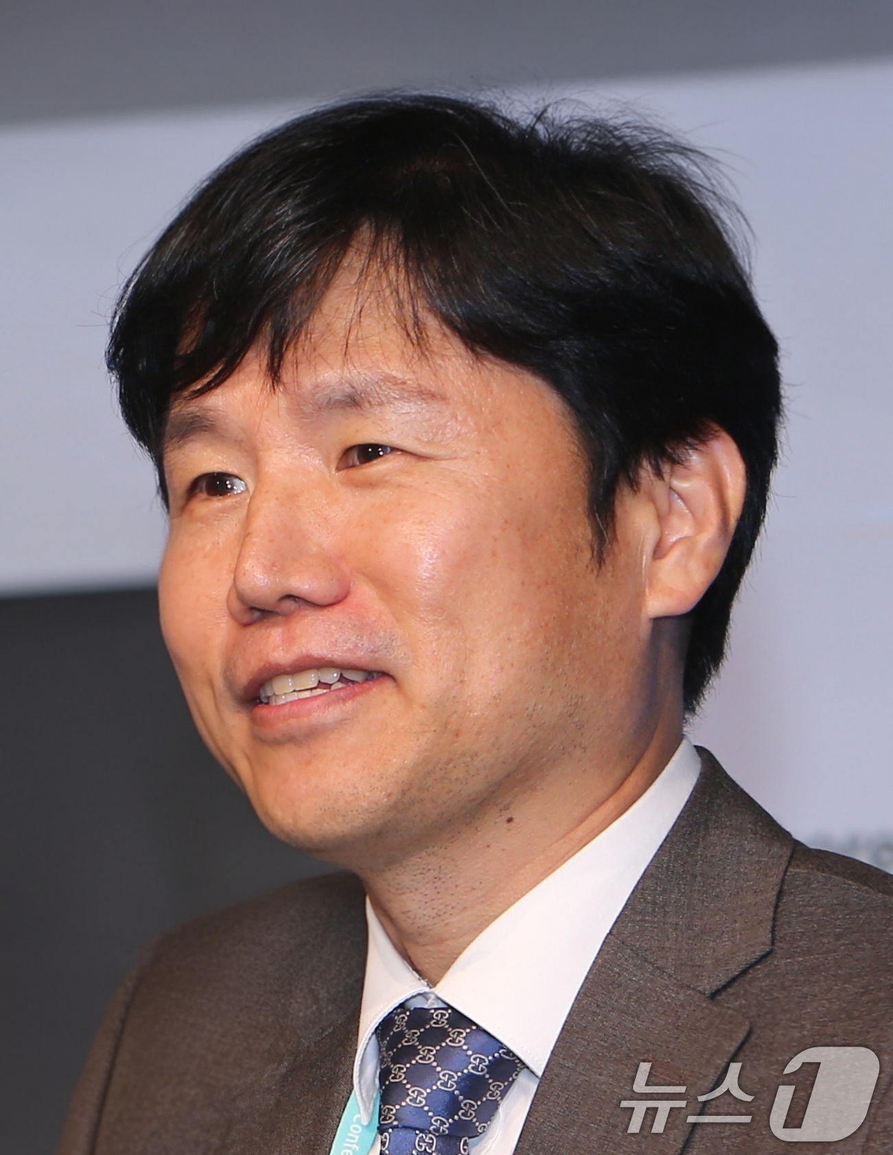 (서울=뉴스1) 이재명 기자 = 이재명 대통령이 16일 국가기후위기대응위원회 위원장에 이창훈 서울대 환경대학원 특임교수를 위촉했다. (청와대 제공. 재판매 및 DB 금지) 2026 …