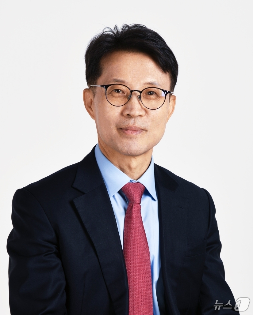 (서울=뉴스1) 이재명 기자 = 이재명 대통령이 16일 저출산고령사회위원회 부위원장에 김진오 CBS 사장을 위촉했다. (청와대 제공. 재판매 및 DB 금지) 2026.4.16/뉴스 …