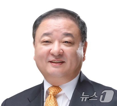 (서울=뉴스1) 이재명 기자 = 이재명 대통령이 16일 민주평화통일자문회의 수석부의장에 강창일 한라대학교 석좌교수를 임명했다. (청와대 제공. 재판매 및 DB 금지) 2026.4. …