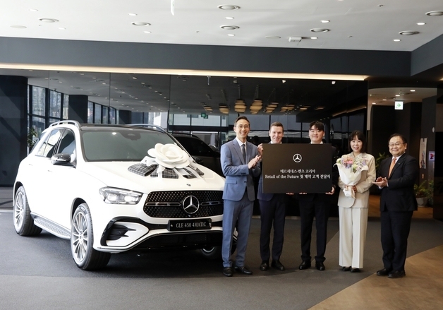 벤츠, '정찰제' 1호 고객 나왔다…수입차 유통 구조 변화 시험대