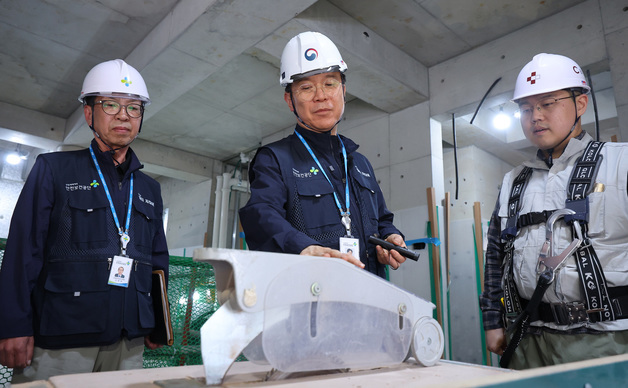안전한 일터 점검하는 김영훈 장관