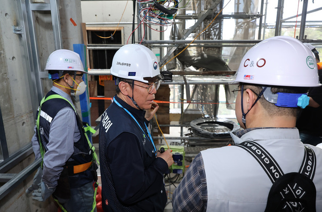 '안전한 일터' 건설현장 찾은 김영훈 장관