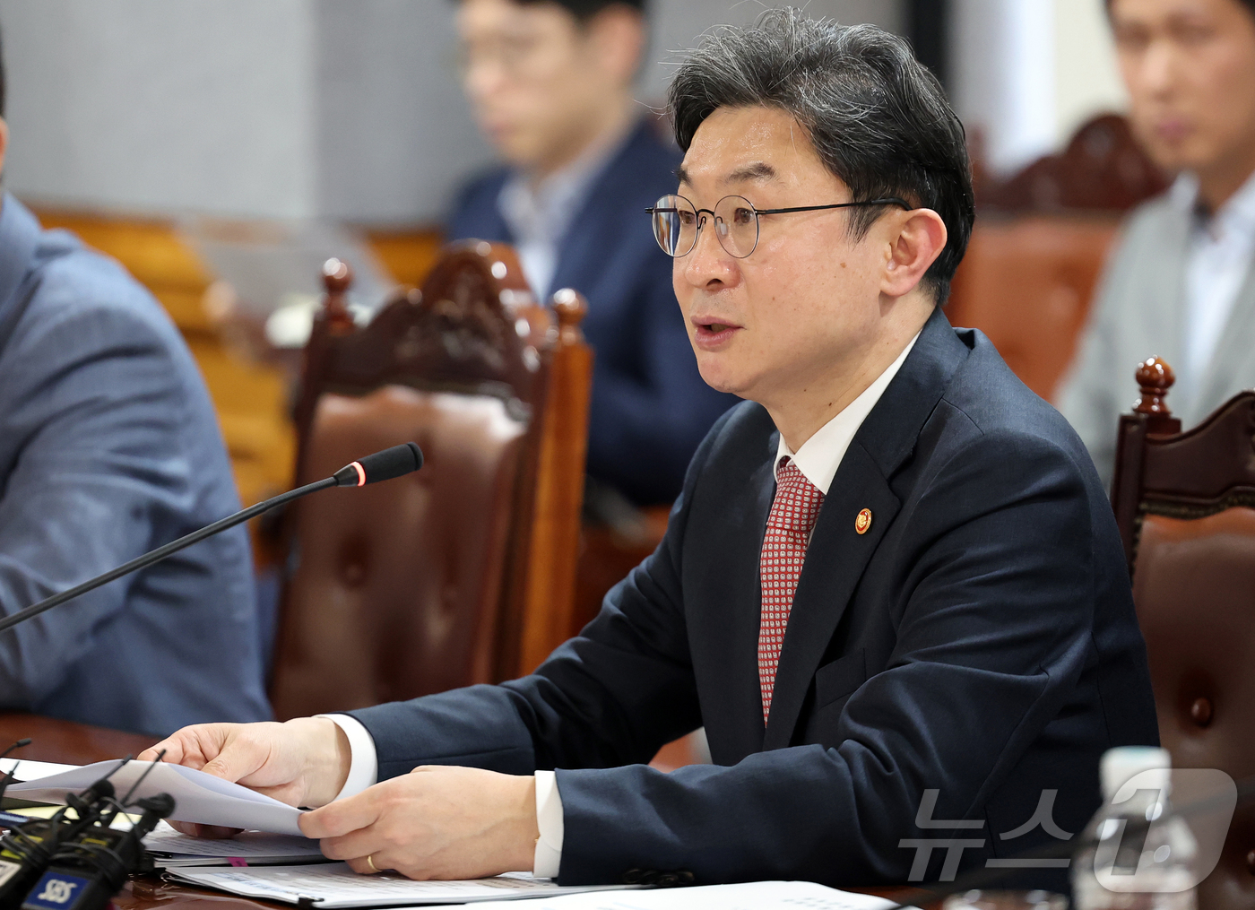 (서울=뉴스1) 김진환 기자 = 이억원 금융위원장이 16일 서울 중구 은행회관에서 열린 제5차 생산적금융 대전환 회의에 참석해 모두발언을 하고 있다. 2026.4.16/뉴스1
