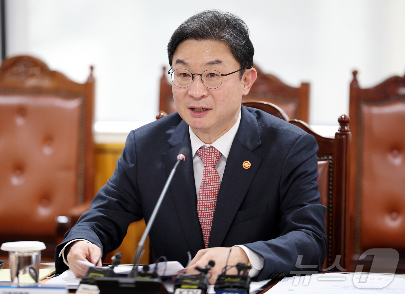 (서울=뉴스1) 김진환 기자 = 이억원 금융위원장이 16일 서울 중구 은행회관에서 열린 제5차 생산적금융 대전환 회의에 참석해 모두발언을 하고 있다. 2026.4.16/뉴스1