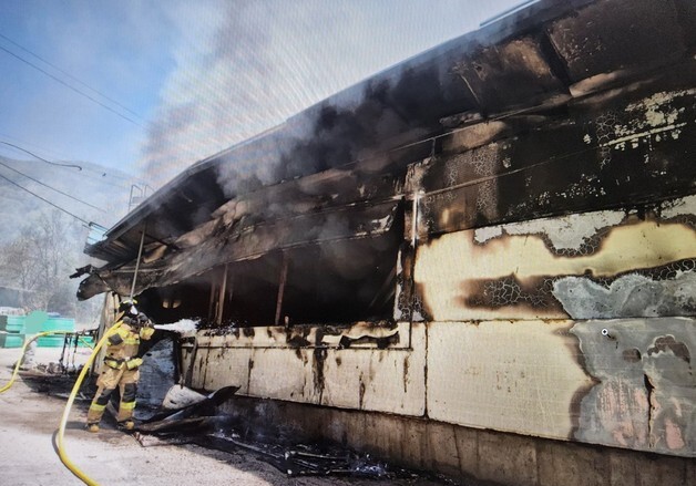 경북 영천서 용접 불티로 돈사에 불…1시간 만에 진화
