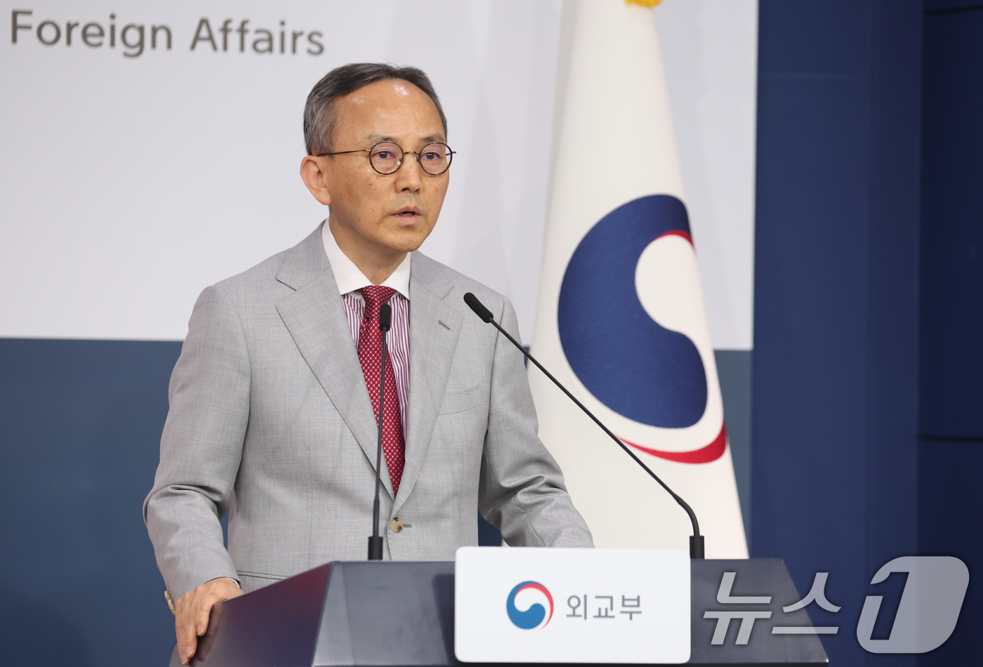 (서울=뉴스1) 김명섭 기자 = 박일 외교부 대변인이 16일 서울 종로구 정부서울청사 별관 외교부에서 열린 정례브리핑에서 제29차 한중 경제공동위 개최관련 등 현안 브리핑을 하고 …