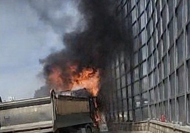 경부선 기흥IC 부근서 25톤 화물차 화재…운전자 대피