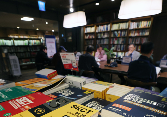 'SK 하이닉스 역대급 성과급에 SK 그룹 취업 교제도 인기'