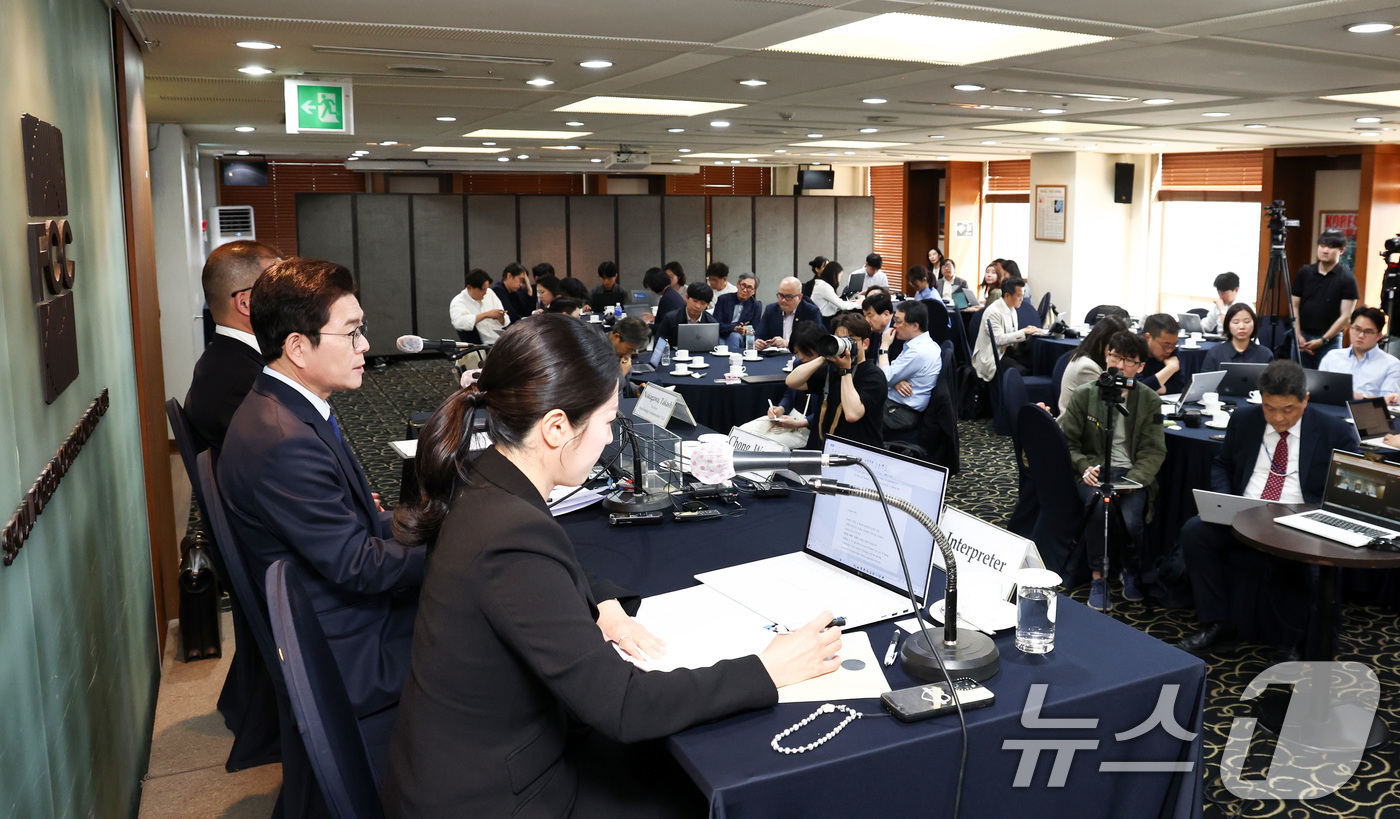 (서울=뉴스1) 최지환 기자 = 정원오 더불어민주당 서울시장 후보가 16일 오후 서울 중구 프레스센터에서 열린 서울외신기자클럽 초청간담회에서 모두발언을 하고 있다. 2026.4.1 …