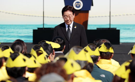 추도사 마친 이재명 대통령