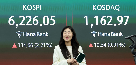 코스피, 사흘째 올라 6200선 재돌파