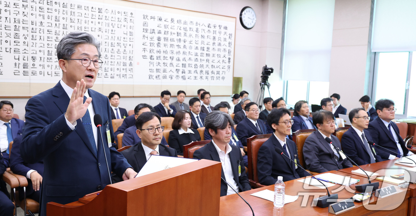 (서울=뉴스1) 신웅수 기자 = 정순욱 전 경기도지사 비서실장이 16일 서울 여의도 국회 윤석열정권정치검찰조작기소의혹사건진상규명국정조사특별위원회에서 열린 대장동·김용 전 민주연구원 …