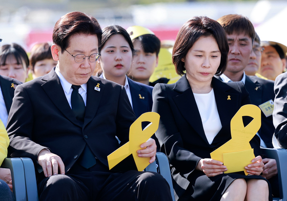 편지 낭독 듣는 이재명 대통령