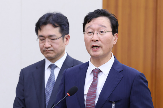 청문회 출석한 송경호·정일권