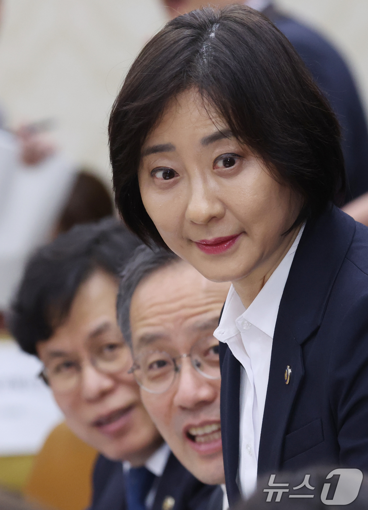 (서울=뉴스1) 김명섭 기자 = 이스란 보건복지부 1차관이 16일 오후 서울 종로구 세종대로 정부서울청사에서 열린 과학기술관계장관회의에 참석하고 있다. 이날 회의에서 참석자들은 A …