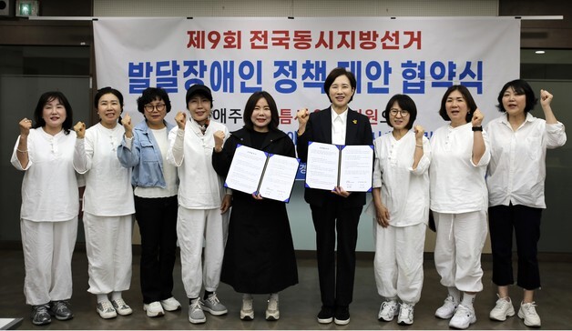 유은혜, 장애인부모연대 농성장 방문…"부모 고통 국가 책임"