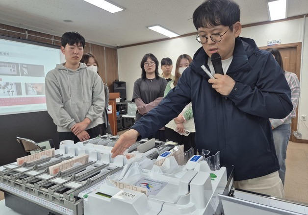 지방선거 "與 당선돼야" 45%·野는 28%…2030·TK선 野 우세[갤럽]