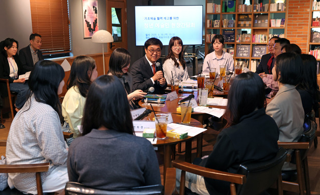 청년 예술인 일자리 '3배'로…최휘영 장관 "기초예술인의 지갑 지키겠다"