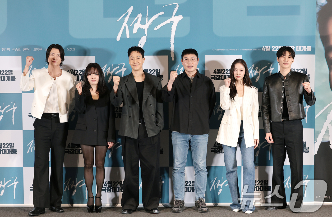 (서울=뉴스1) 권현진 기자 = 배우 신승호(왼쪽부터)와 권소현, 정우, 오성호 감독, 정수정, 조범규가 16일 서울 용산구 CGV용산아이파크몰에서 열린 영화 '짱구'(감독 정우, …