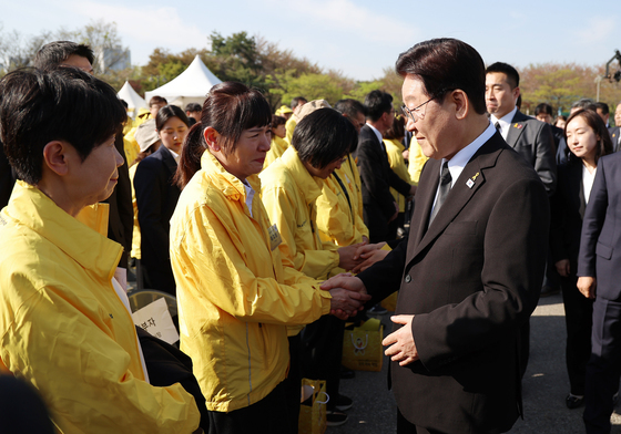 이재명 대통령, 세월호 유가족 위로