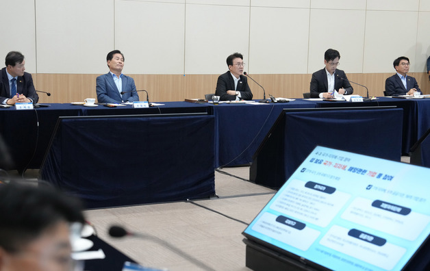 김민석 국무총리, 세계섬박람회 현장 점검