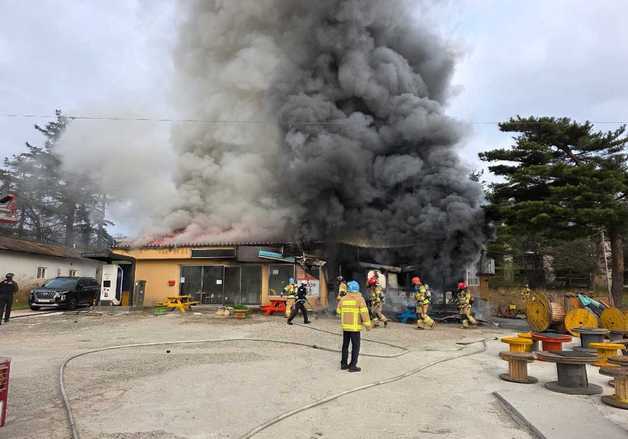 고성 토성면 상가 화재…건물 전소로 1억원 피해