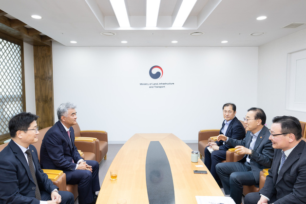 김윤덕 장관, 대우건설에 "2035년 가덕도공항 개항 목표 달성" 당부
