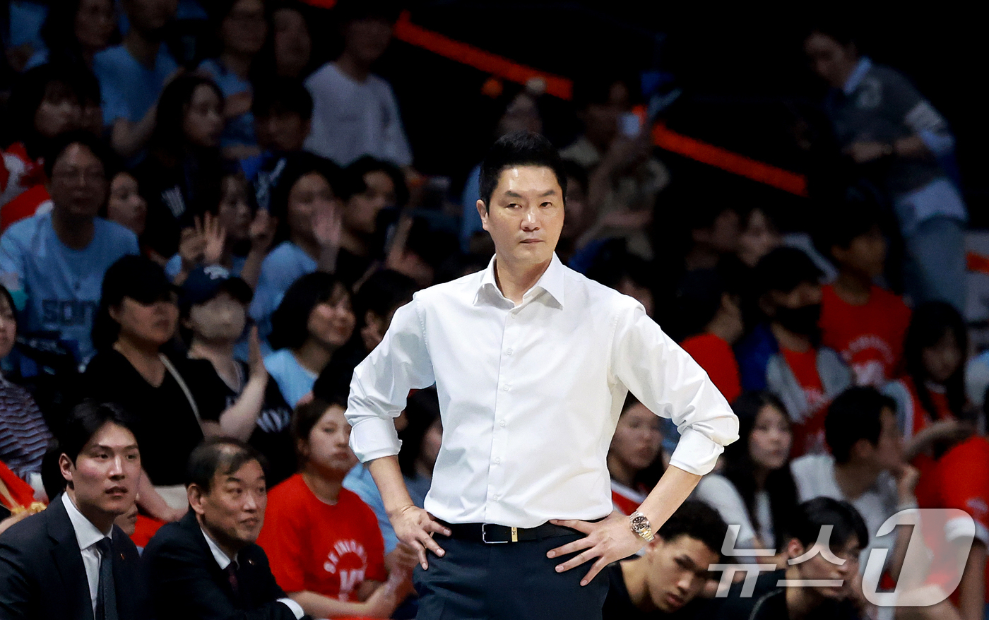 (고양=뉴스1) 이호윤 기자 = 16일 경기 고양시 일산서구 고양소노아레나에서 열린 '2025~2026시즌 LG전자 프로농구 6강 플레이오프 3차전' 고양 소노 스카이거너스와 서울 …