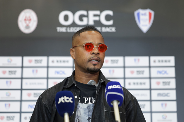 '절친' 손 들어준 에브라 "한국 축구 대표는 손흥민 아닌 박지성"