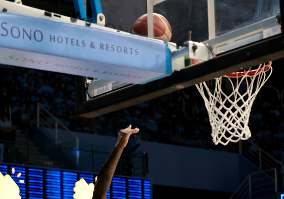 네이던의 돌파 골밑슛