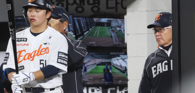 연패속 답답한 김경문 감독