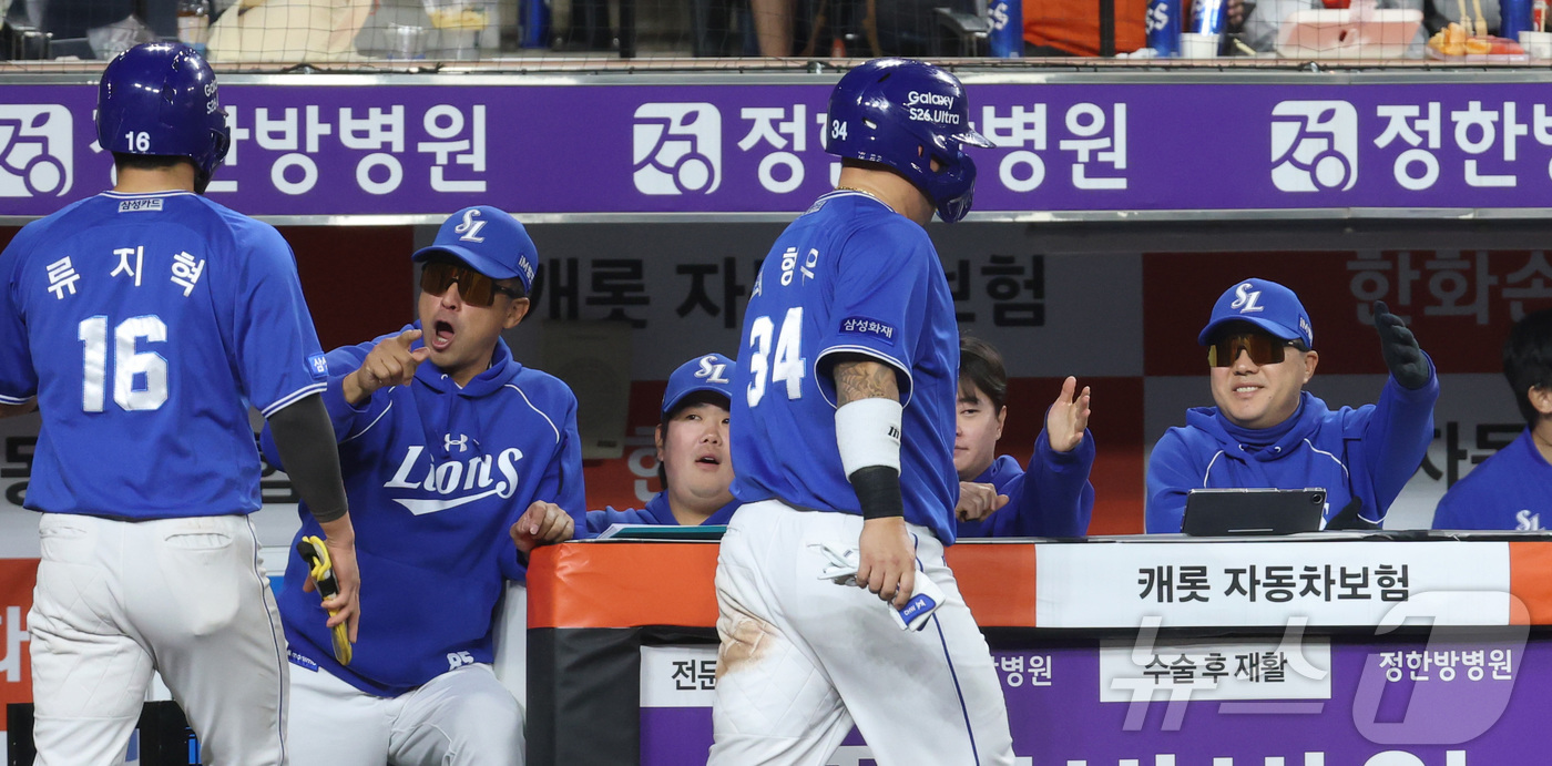 (대전=뉴스1) 김기남 기자 = 16일 대전 한화생명볼파크에서 열린 2026 신한 SOL KBO리그 삼성 라이온즈와 한화 이글스의 경기에서 7회초 삼성이 2사 만루에서 2득점 하며 …