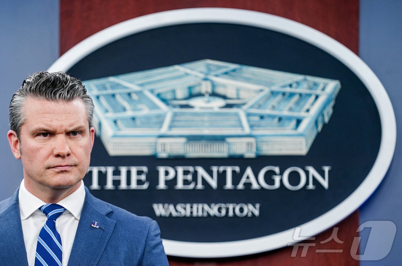 본문 이미지 - 피트 헤그세스 미국 국방장관이 16일(현지시간) 워싱턴DC 인근 펜타곤(미국 국방부 청사)에서 호르무즈 해협 봉쇄 작전과 관련한 브리핑을 하고 있다 .2026.04.16. ⓒ 로이터=뉴스1