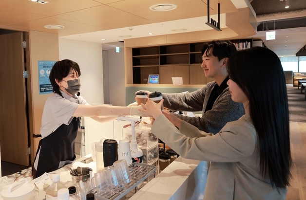 한화금융, 장애인 고용 '지속가능 모델' 제시…맞춤 고용으로 '함께 멀리'