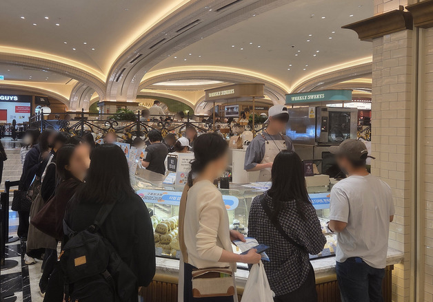 "오감만족 실내 쇼핑"…유통업계, 다채로운 팝업·할인 행사 '눈길'