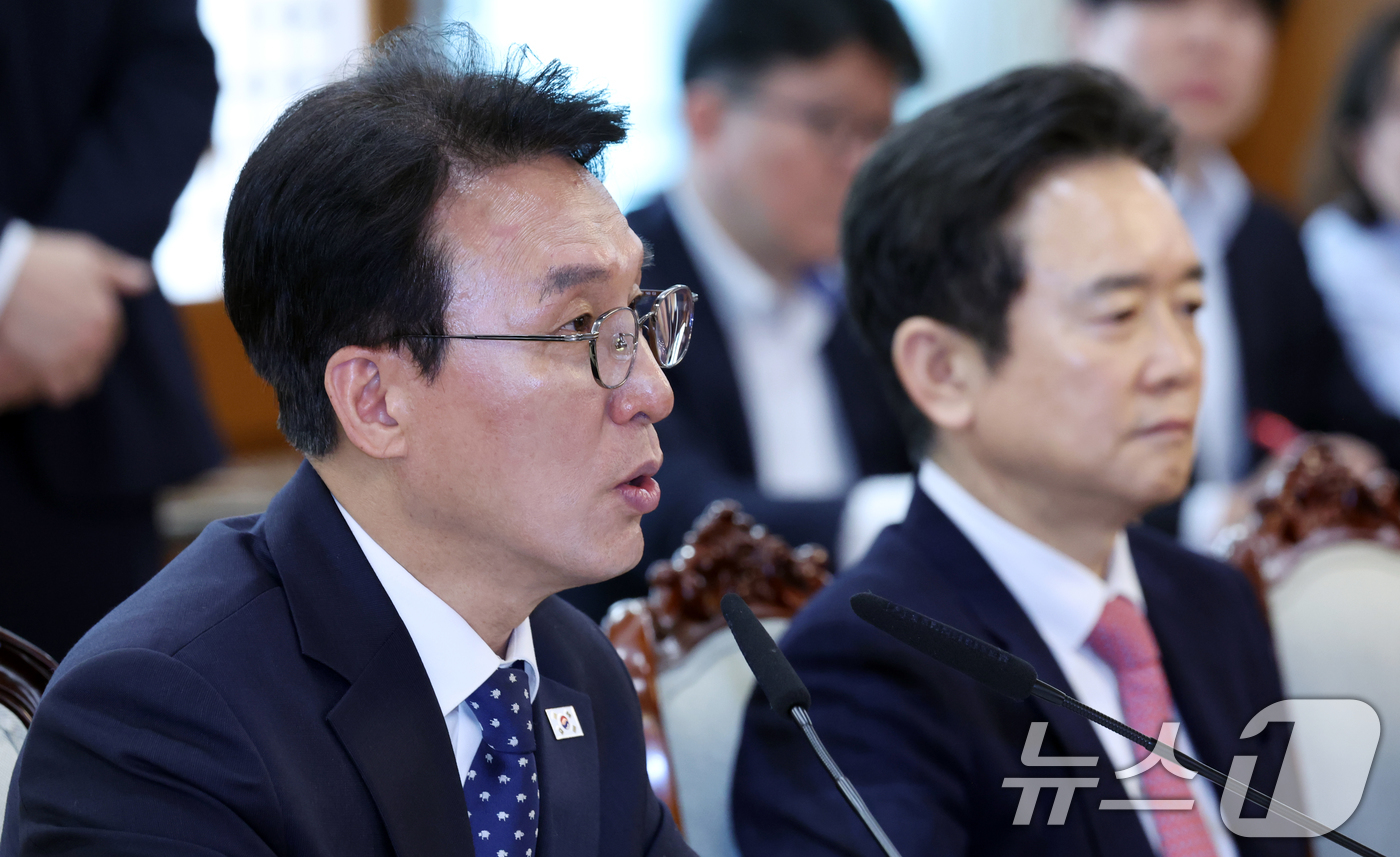 (서울=뉴스1) 김명섭 기자 = 김민석 국무총리가 17일 오전 서울  종로구 세종대로 정부서울청사에서 열린 마약류 대응 관계장관회의에서 모두 발언을 하고 있다.  2026.4.17 …