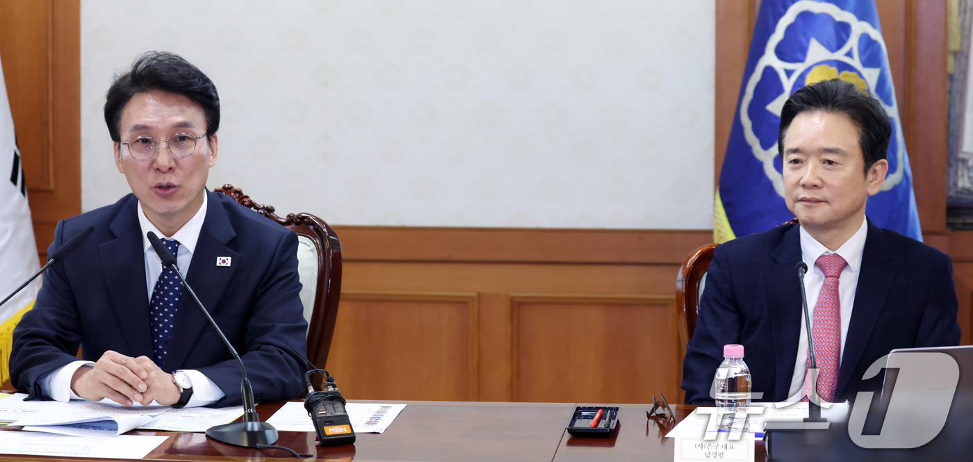 (서울=뉴스1) 김명섭 기자 = 김민석 국무총리가 17일 오전 서울  종로구 세종대로 정부서울청사에서 열린 마약류 대응 관계장관회의에서 모두 발언을 하고 있다.  2026.4.17 …