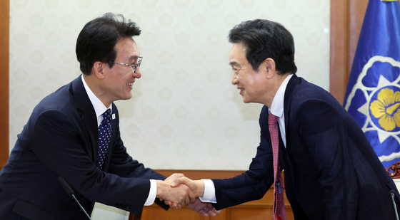 악수하는 김민석·남경필