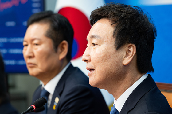 발언하는 전태진 변호사