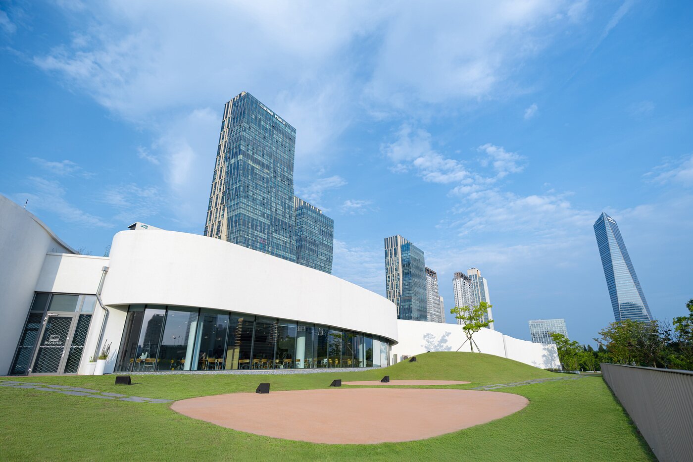 본문 이미지 - 국립세계문자박물관 실외 전경 (국립세계문자박물관 제공)