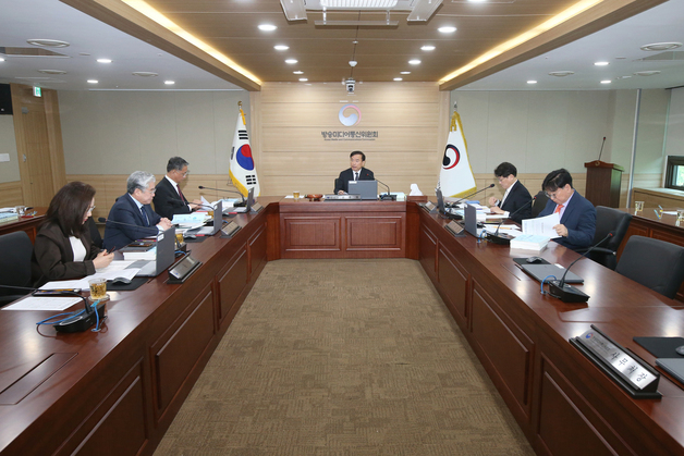 '2인체제' 방통위의 YTN 최대주주 변경…방미통위 '취소 논의' 착수