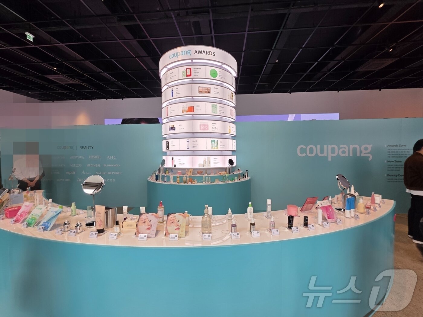 본문 이미지 - 쿠팡 메가뷰티쇼 버추얼스토어 현장. ⓒ 뉴스1 이형진 기자