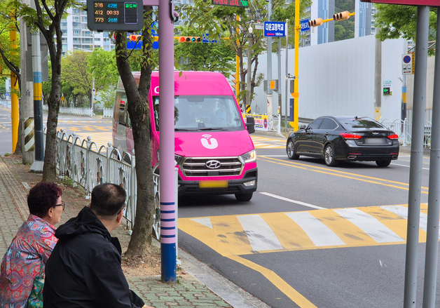 "버스 요금에 택시 타는 기분"…울산 첫 DRT '고래마실버스' 호평